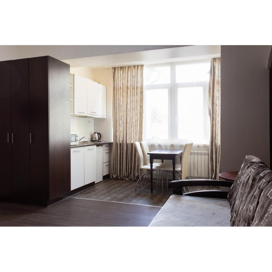 Studio Apartments In The City Center Charkiv Esterno foto