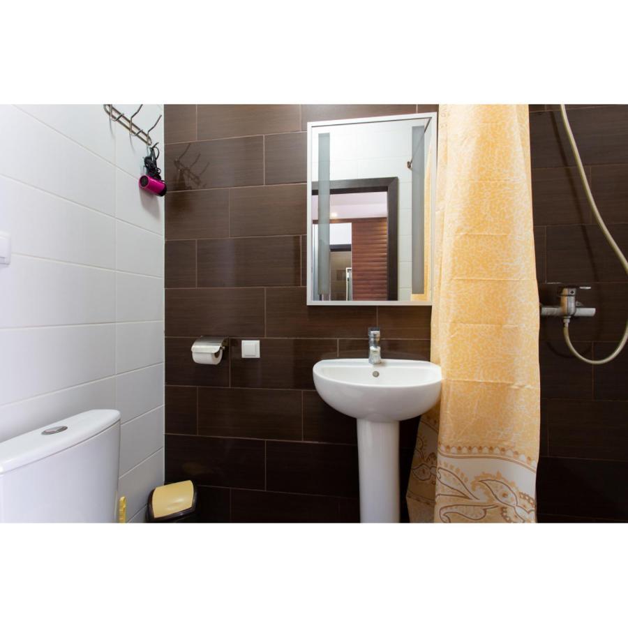 Studio Apartments In The City Center Charkiv Esterno foto