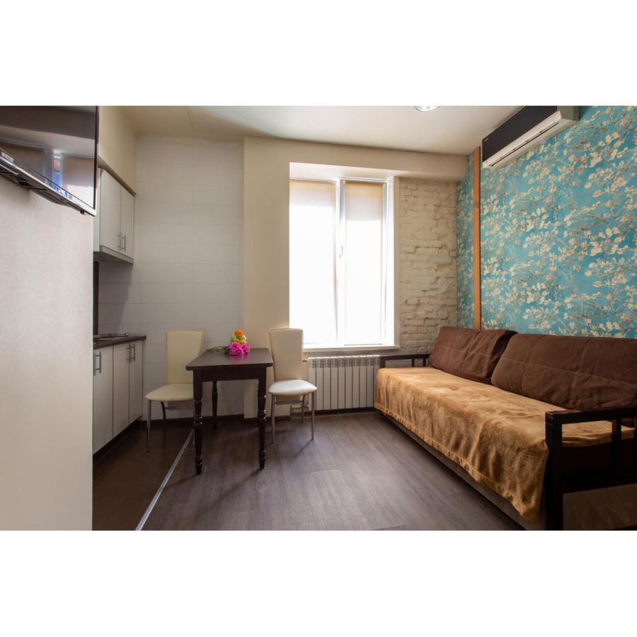 Studio Apartments In The City Center Charkiv Esterno foto